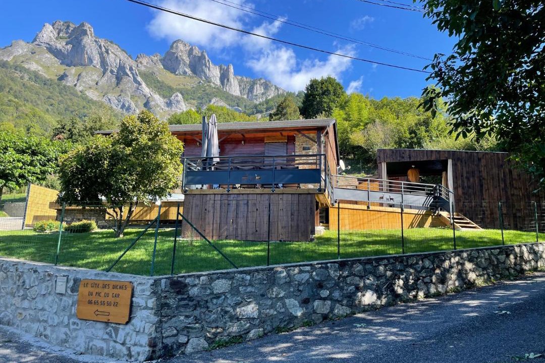 Photo of Buildings in Bezins-Garraux