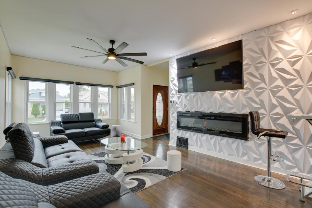 Photo of Livingroom in Maywood