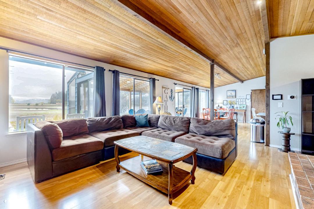 Photo of Livingroom in Erlands Point-Kitsap Lake