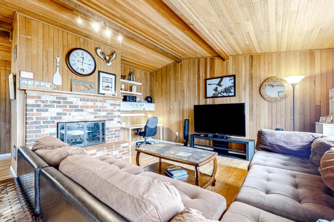 Photo of Livingroom in Erlands Point-Kitsap Lake