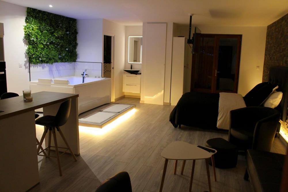 Photo of Others in Salasc