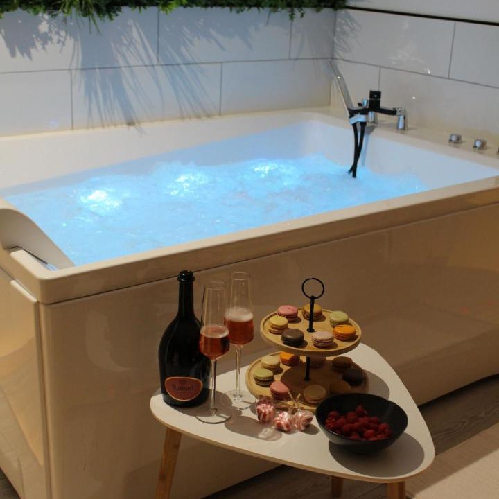 Photo of Others in Salasc