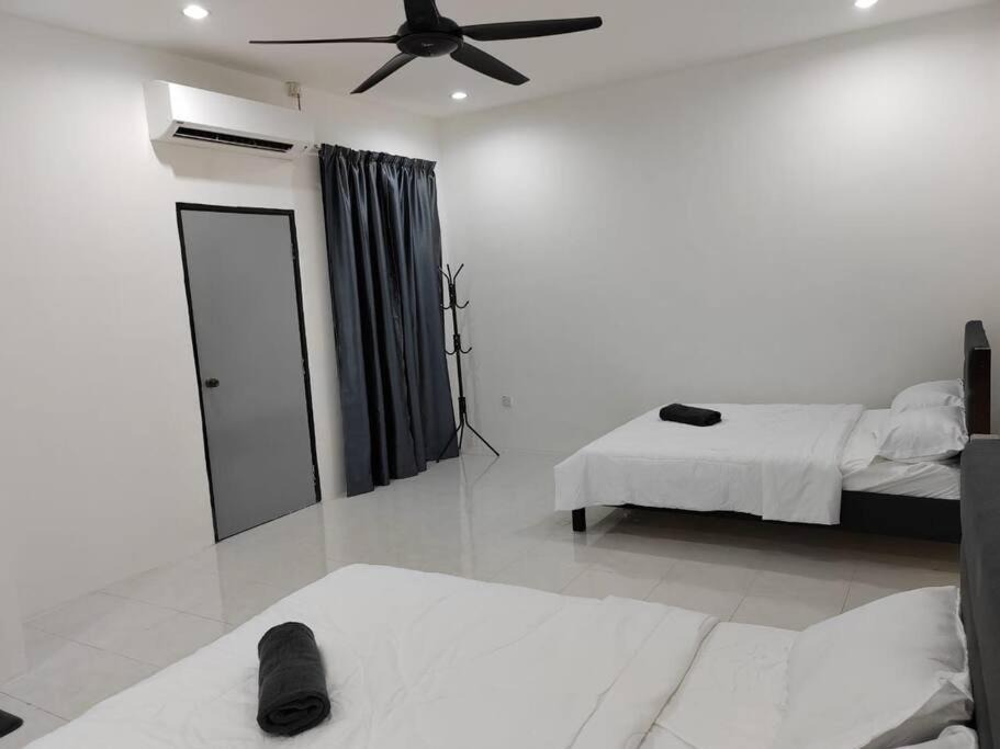 Photo of Bedroom in Kampung Pedah