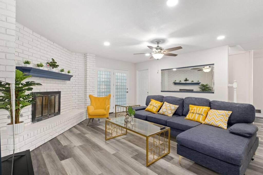 Photo of Livingroom in Allen