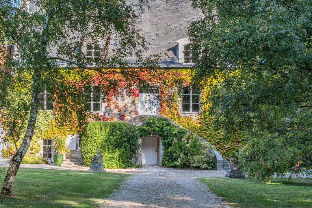 Photo of Buildings in Feings