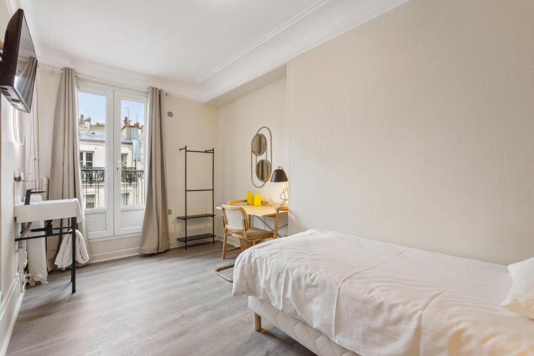 Photo of Bedroom in Clignancourt