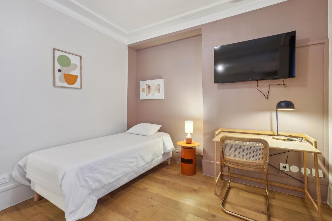 Photo of Bedroom in Clignancourt