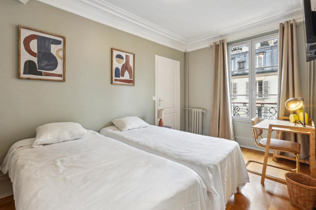 Photo of Bedroom in Clignancourt