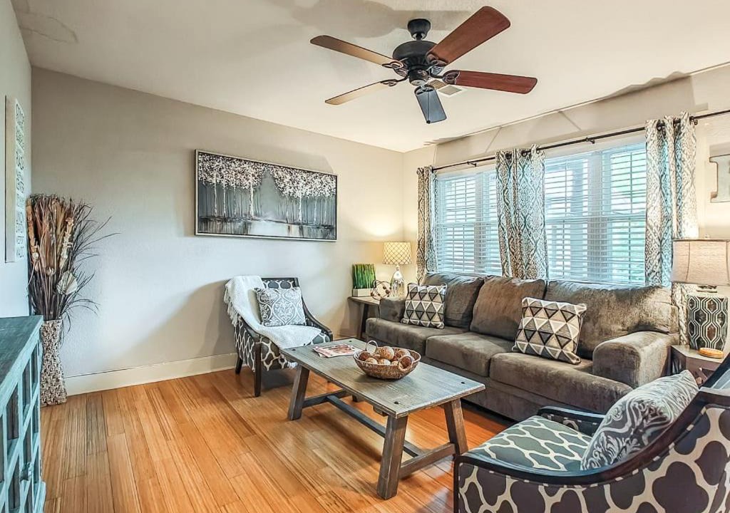 Photo of Livingroom in Plaza Westport