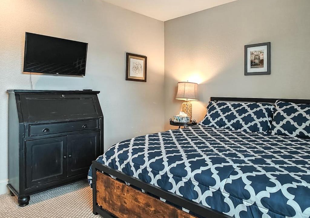 Photo of Bedroom in Plaza Westport
