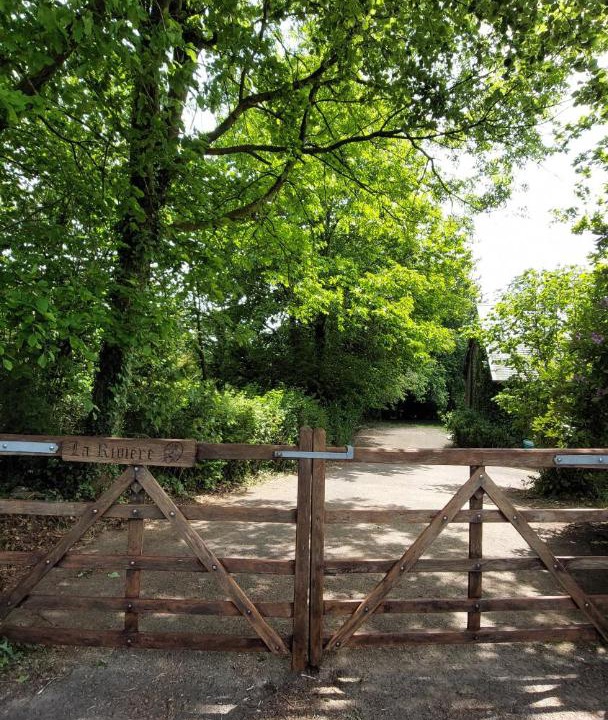 Photo of Others in Reffuveille