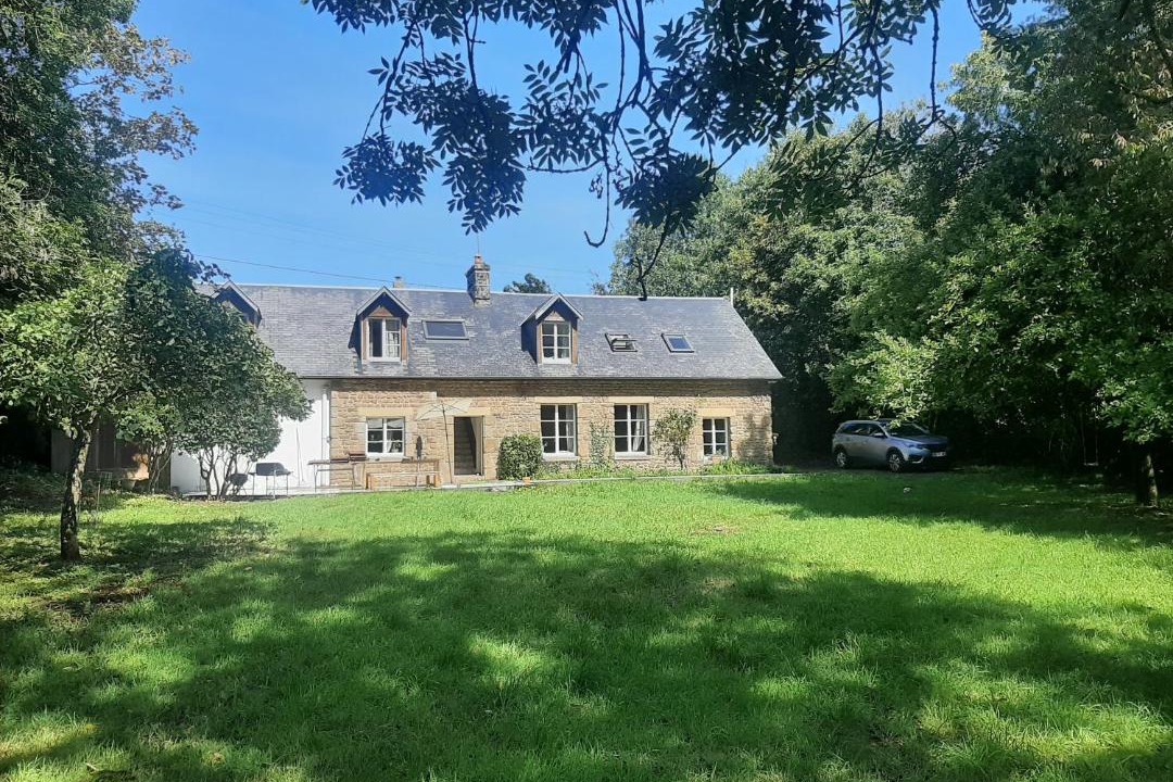 Photo of Buildings in Reffuveille