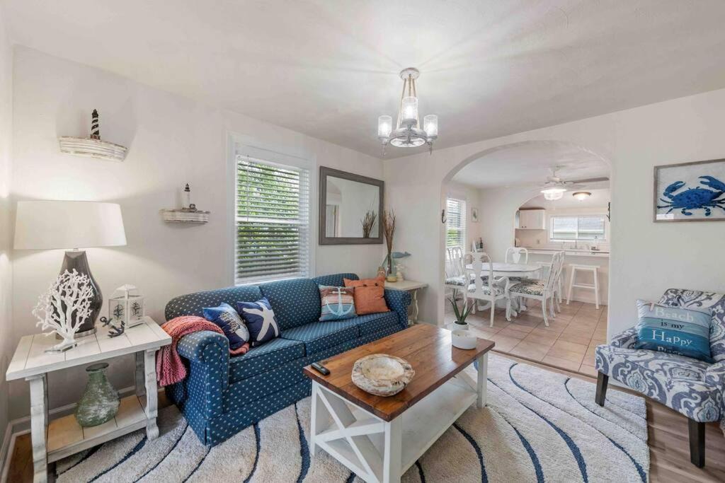 Photo of Livingroom in Bayview
