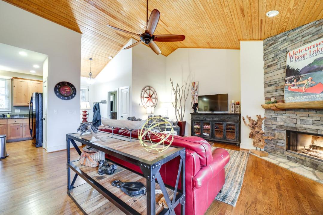 Photo of Livingroom in Bear Lake Reserve