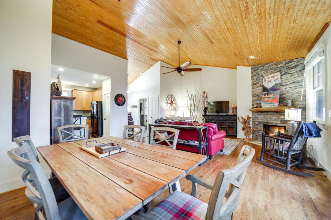 Photo of Livingroom in Bear Lake Reserve