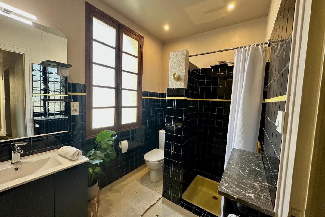 Photo of Others in Yenne