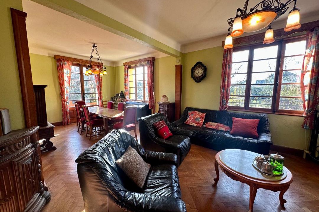 Photo of Others in Yenne