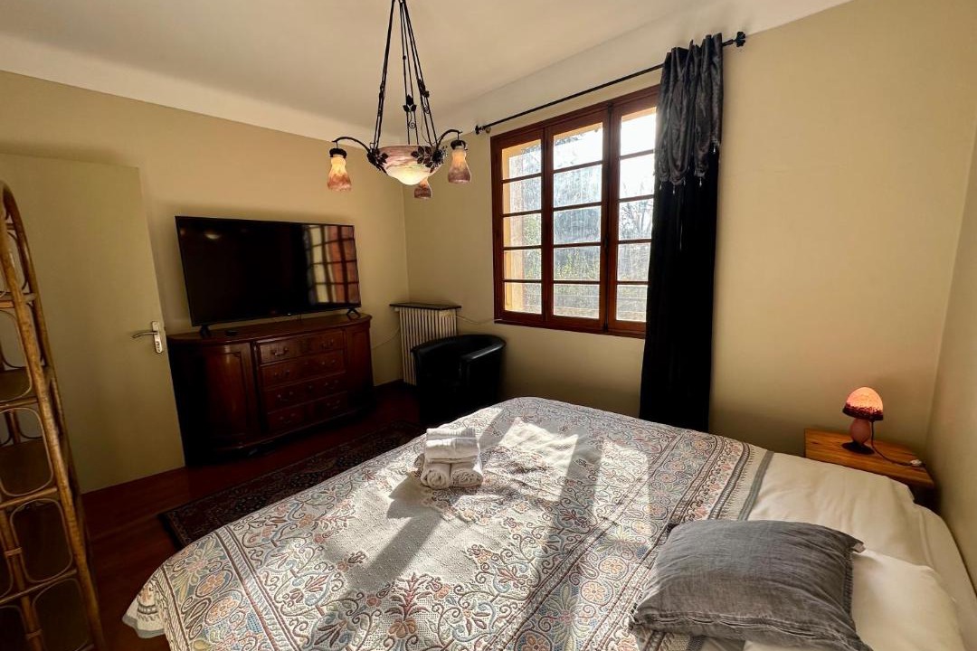 Photo of Others in Yenne