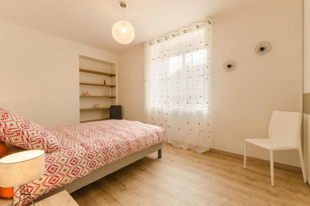 Photo of Others in Saint-Usage