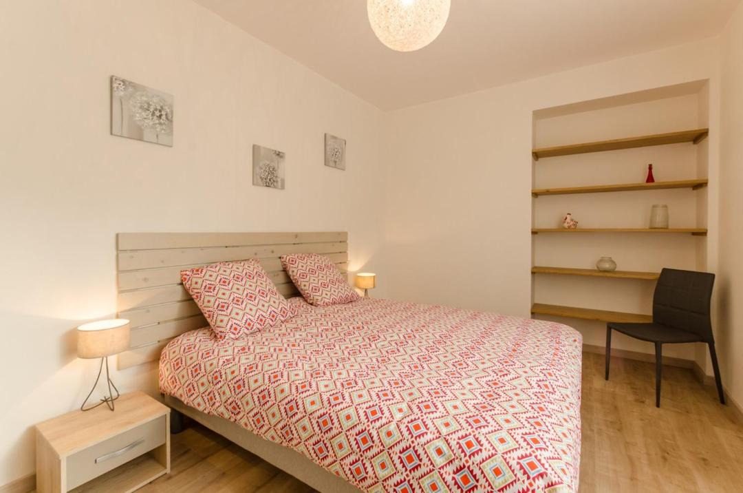 Photo of Others in Saint-Usage