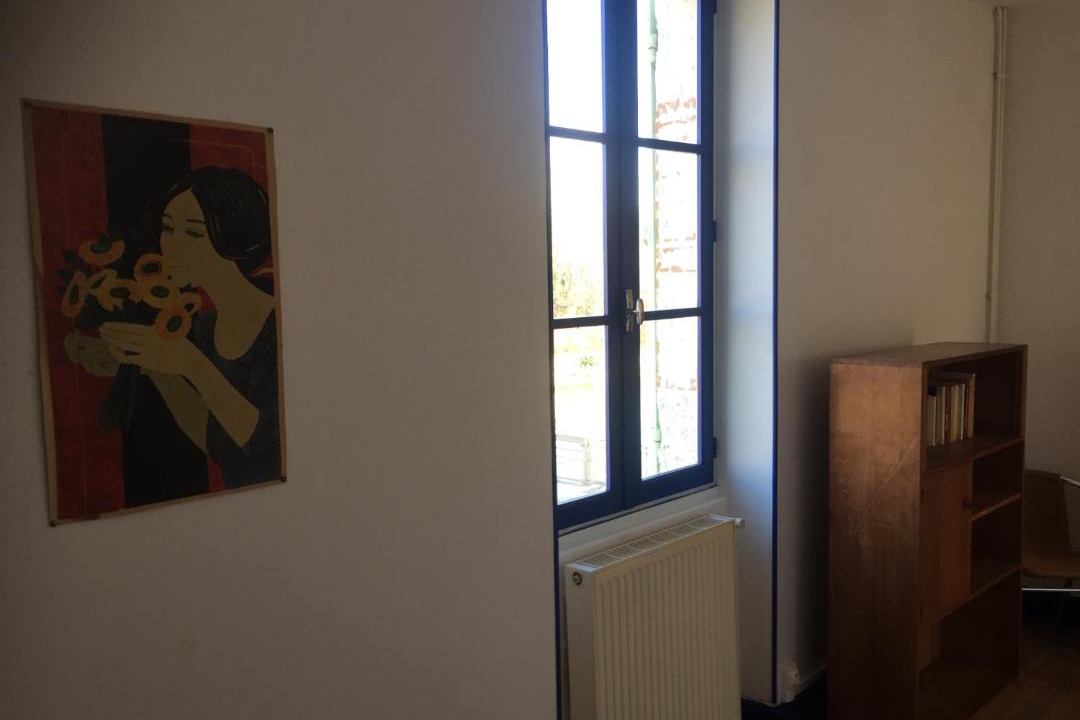 Photo of Others in Valence