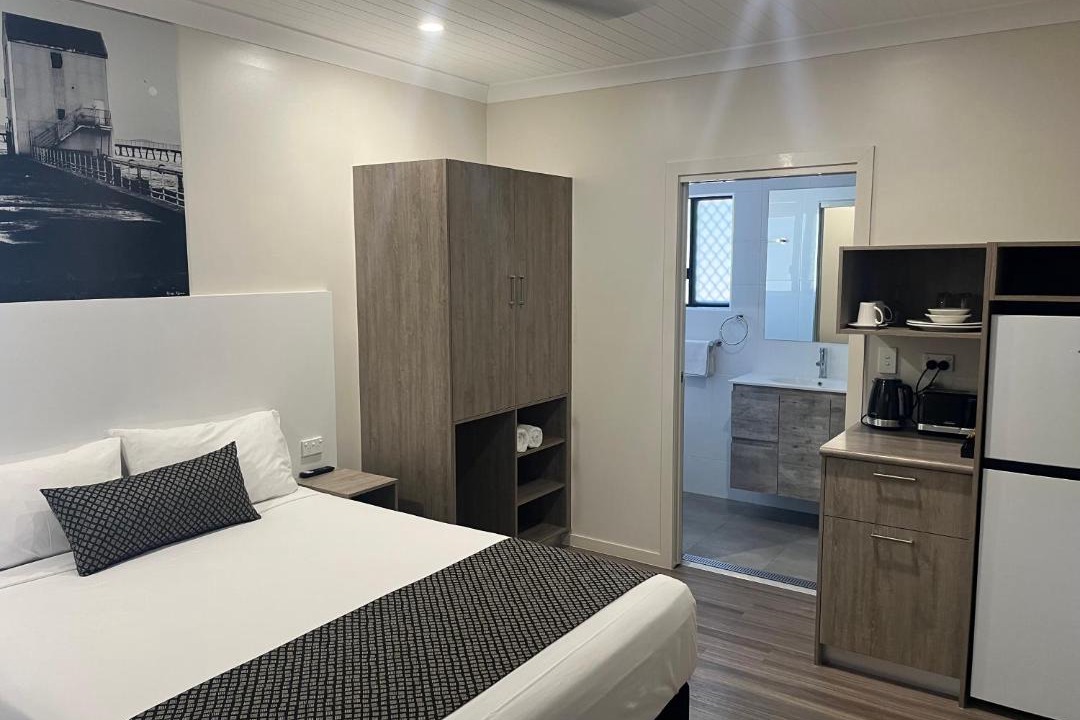 Photo of Others in Lucinda