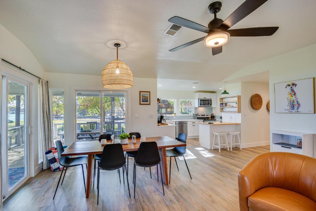 Photo of Livingroom in Gun Barrel City