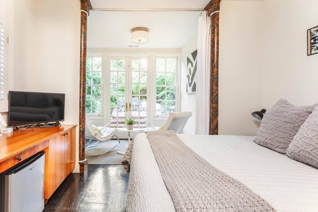 Photo of Others in Pacific Heights