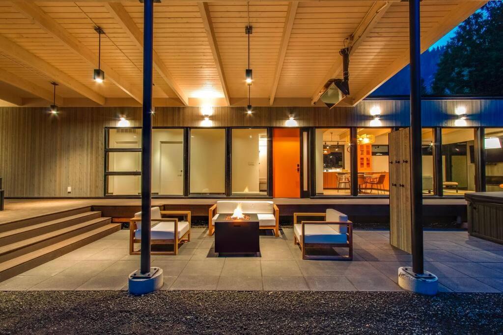 Photo of Others in Randle