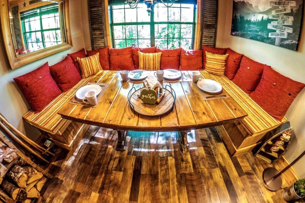 Photo of Livingroom in Murphy