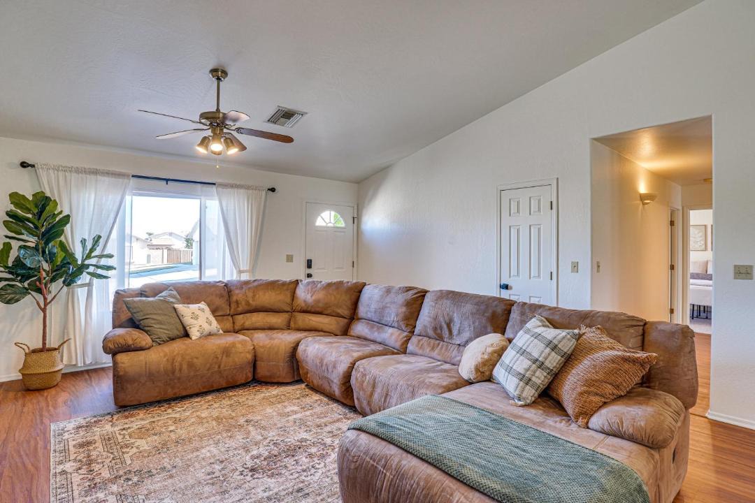 Photo of Livingroom in Thatcher