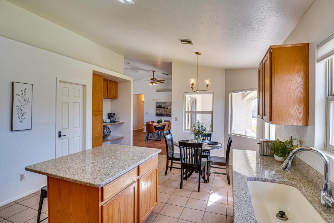 Photo of Livingroom in Thatcher