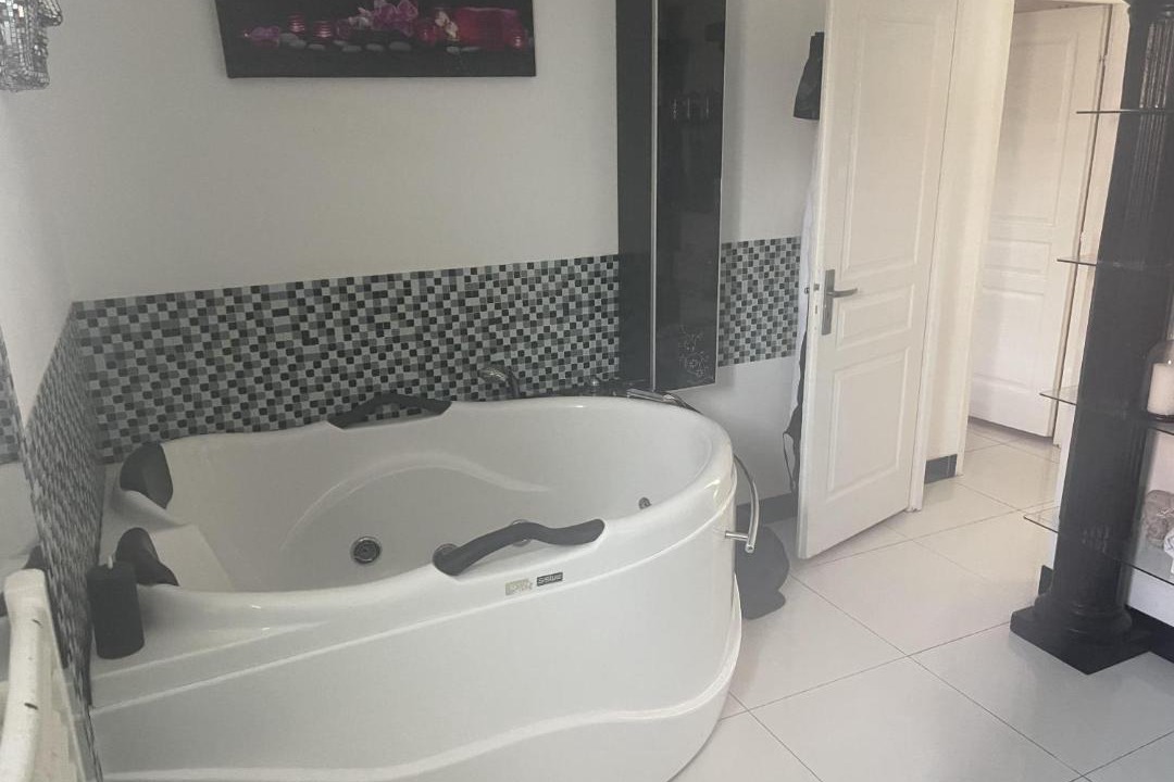 Photo of Bathroom in Lapeyrouse-Fossat