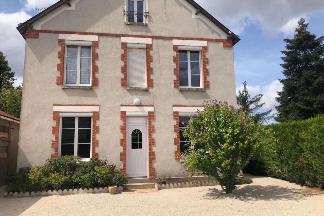 Photo of Buildings in Contres