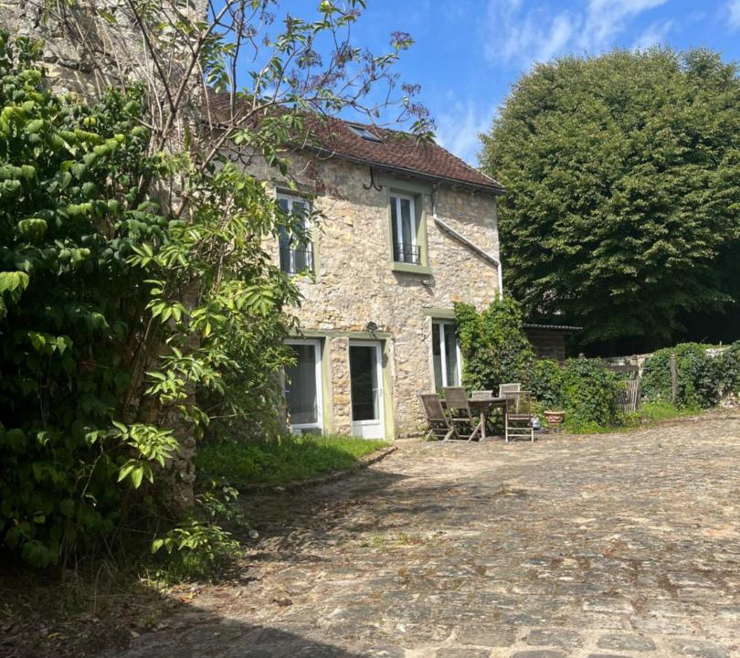 Photo of Buildings in Recloses