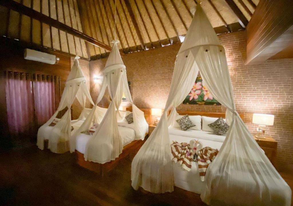 Photo of Others in Mushroom Bay