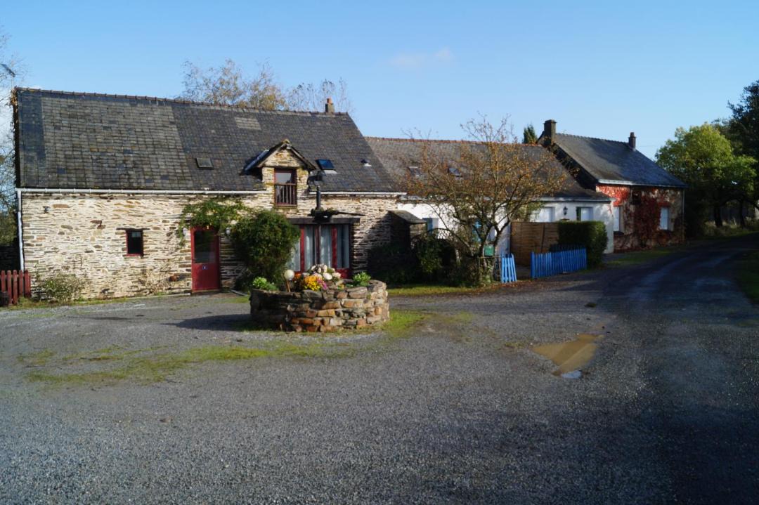 Photo of Buildings in Le Pin