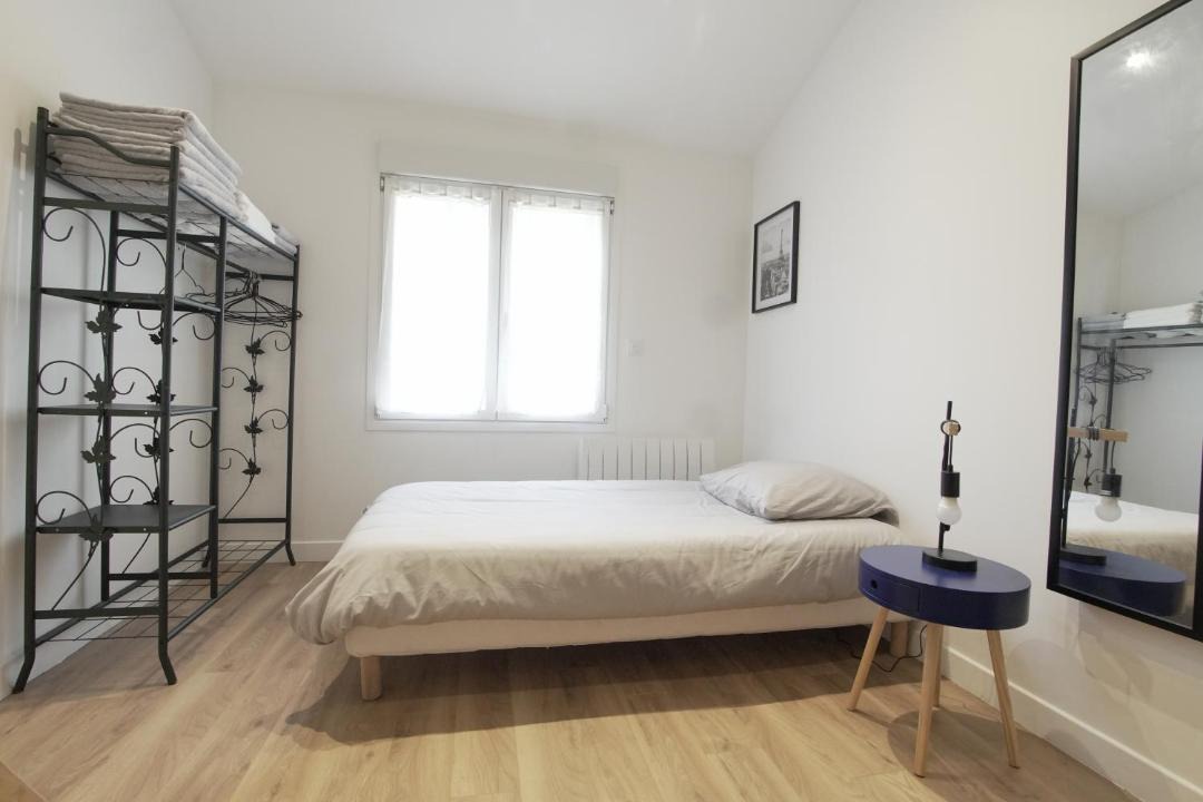 Photo of Bedroom in Orly