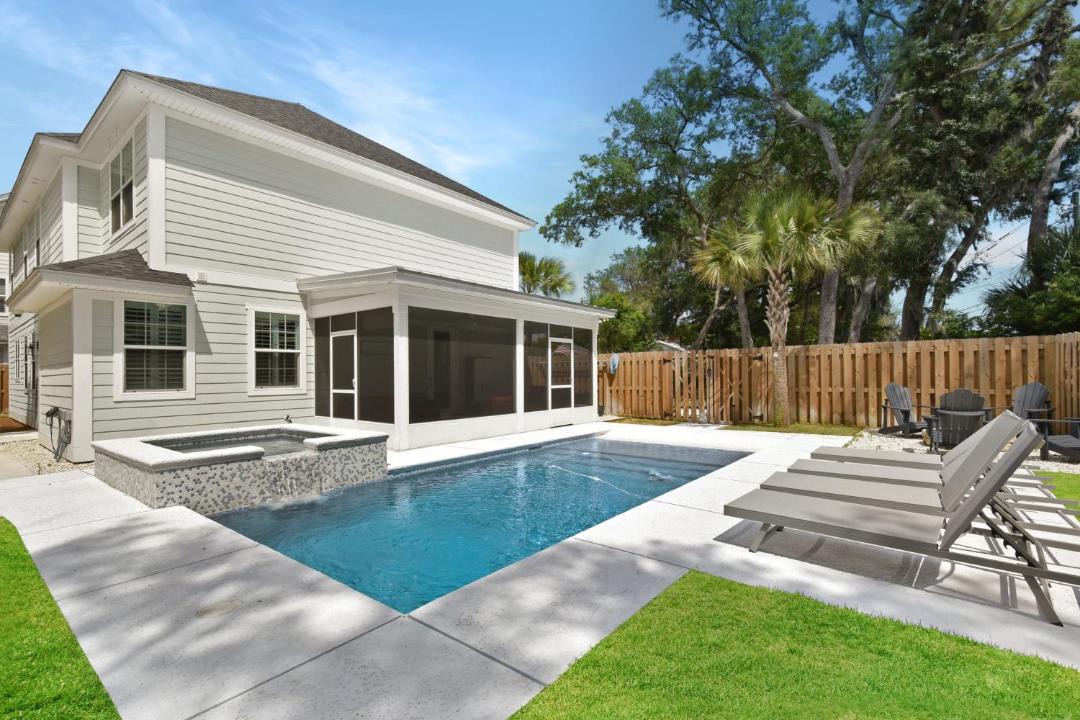 Photo of Others in Saint Simons Heights