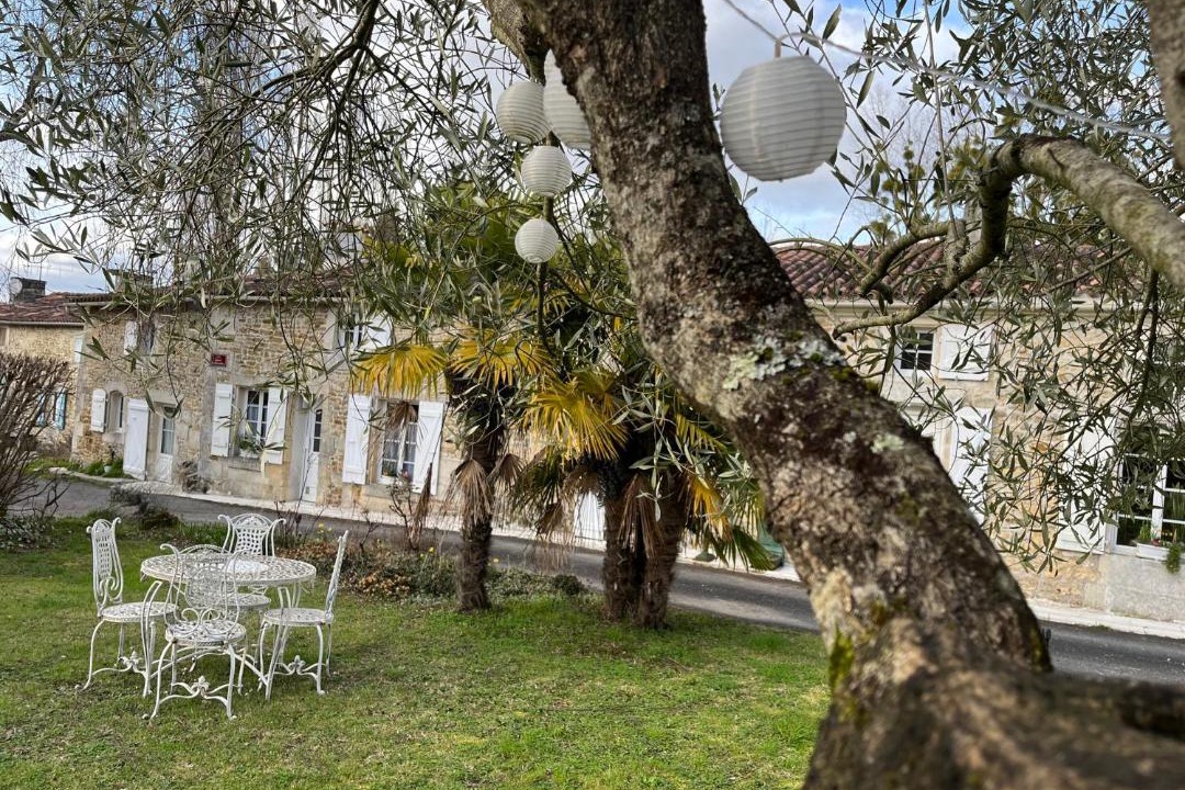 Photo of Others in Taillant