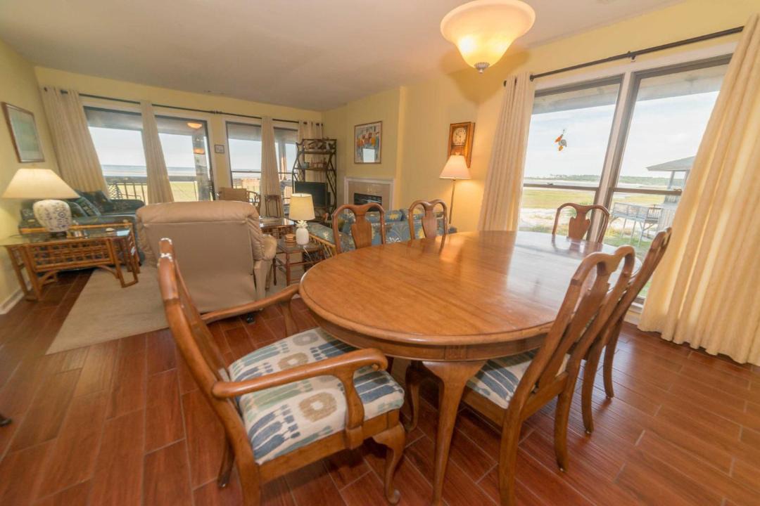 Photo of Livingroom in Oceanmarsh Subdivision