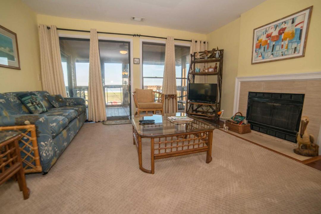 Photo of Livingroom in Oceanmarsh Subdivision