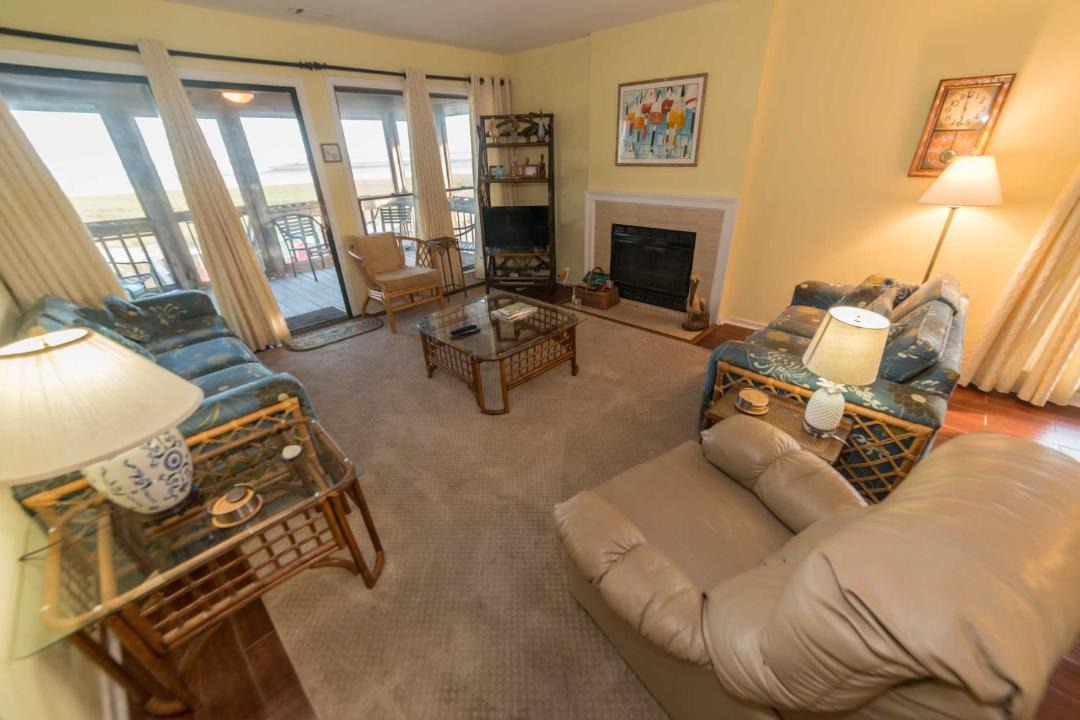 Photo of Livingroom in Oceanmarsh Subdivision