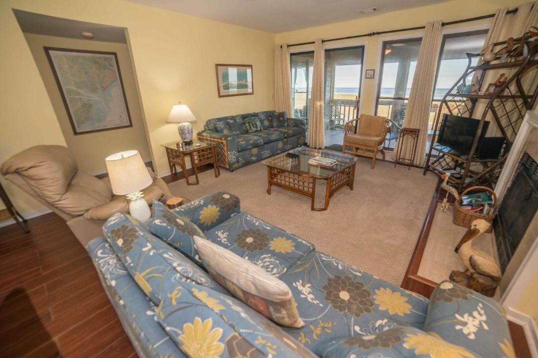 Photo of Livingroom in Oceanmarsh Subdivision
