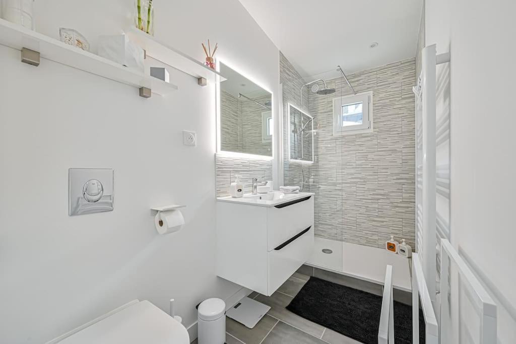 Photo of Others in Claye-Souilly