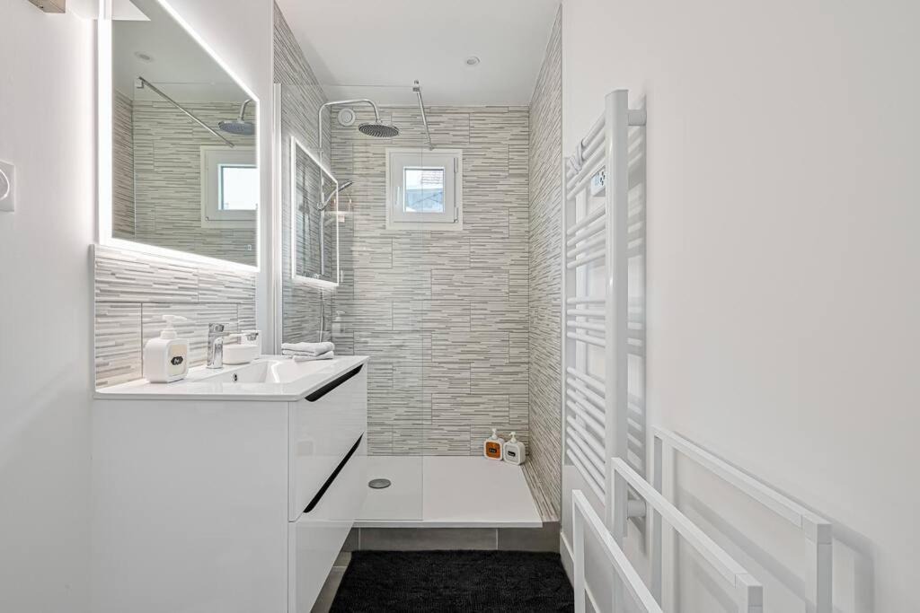 Photo of Others in Claye-Souilly