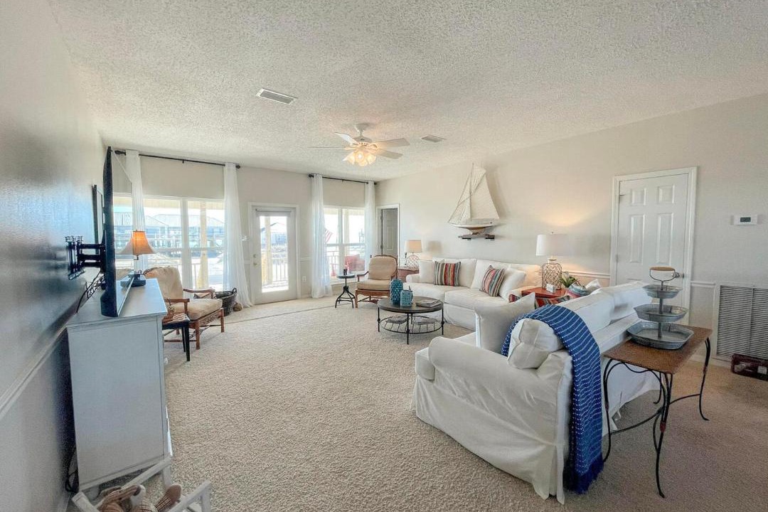 Photo of Livingroom in Silver Cay