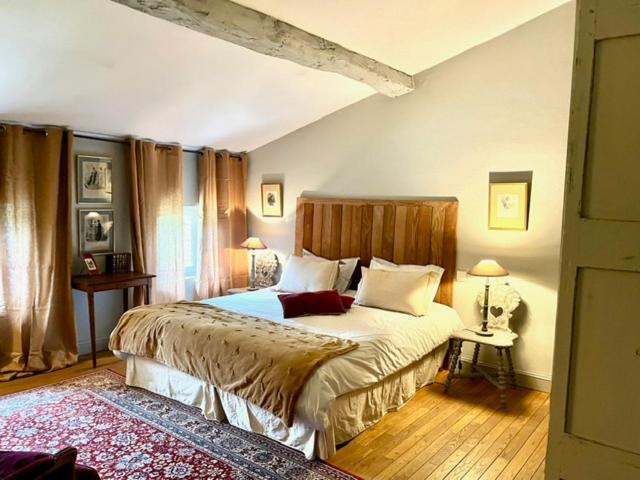 Photo of Bedroom in Issus
