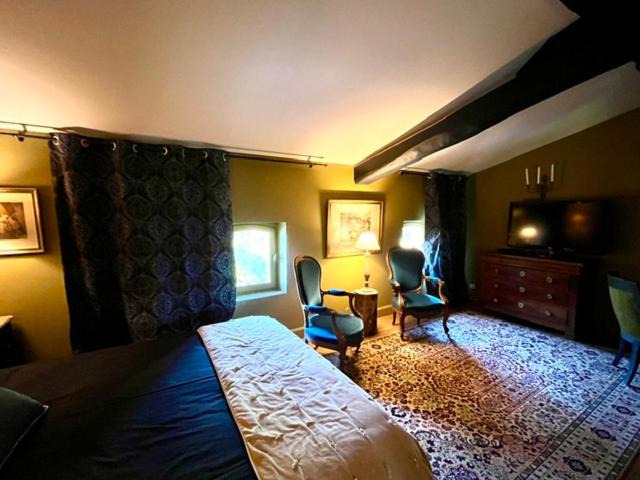 Photo of Bedroom in Issus