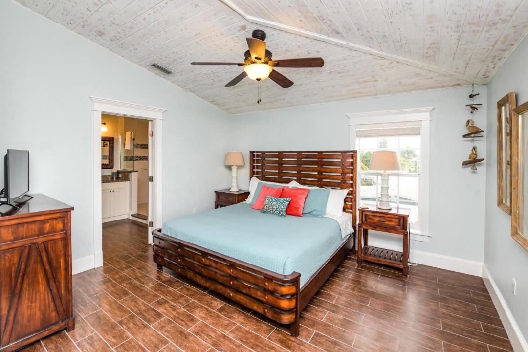 Photo of Bedroom in Holmes Beach